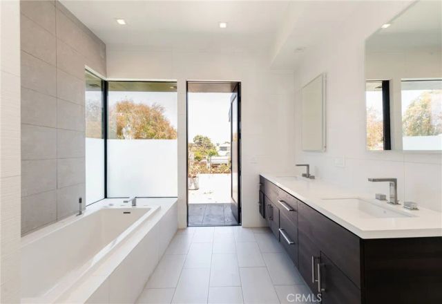 1643 S Carmelina, Los Angeles, CA 90025
