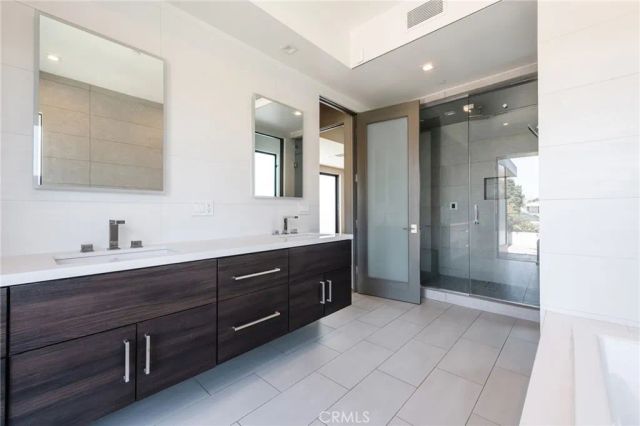 1643 S Carmelina, Los Angeles, CA 90025