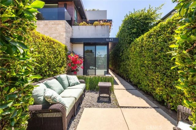 1643 S Carmelina, Los Angeles, CA 90025