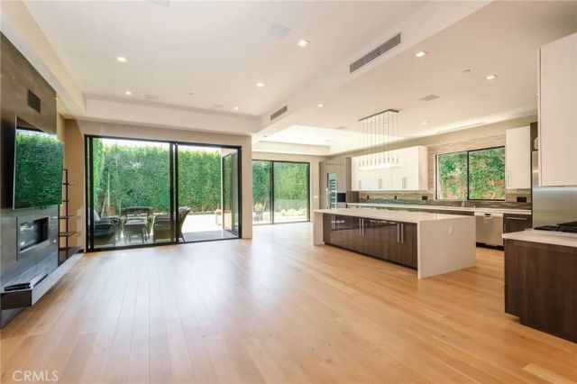 1643 S Carmelina, Los Angeles, CA 90025