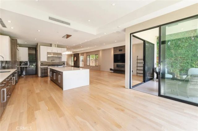 1643 S Carmelina, Los Angeles, CA 90025