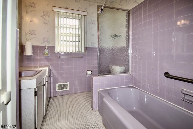 5 Dorothy St, Fair Lawn Boro, NJ 07410