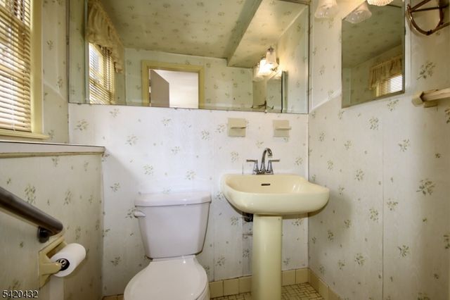 5 Dorothy St, Fair Lawn Boro, NJ 07410