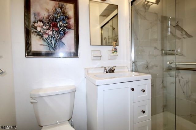 5 Dorothy St, Fair Lawn Boro, NJ 07410