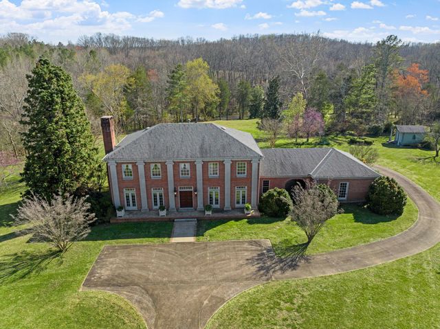 1099 E Gaines St, Lawrenceburg, TN 38464