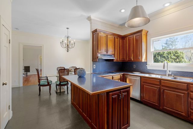 1099 E Gaines St, Lawrenceburg, TN 38464