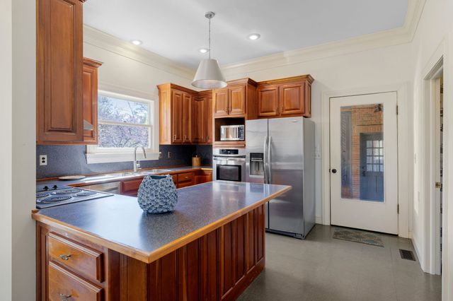 1099 E Gaines St, Lawrenceburg, TN 38464