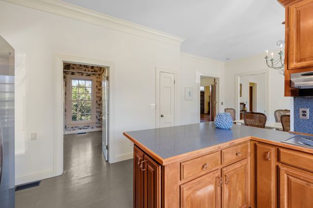 1099 E Gaines St, Lawrenceburg, TN 38464