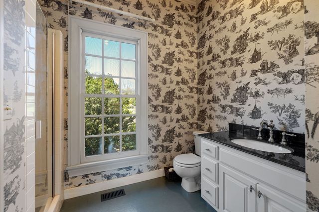 1099 E Gaines St, Lawrenceburg, TN 38464