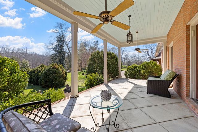 1099 E Gaines St, Lawrenceburg, TN 38464