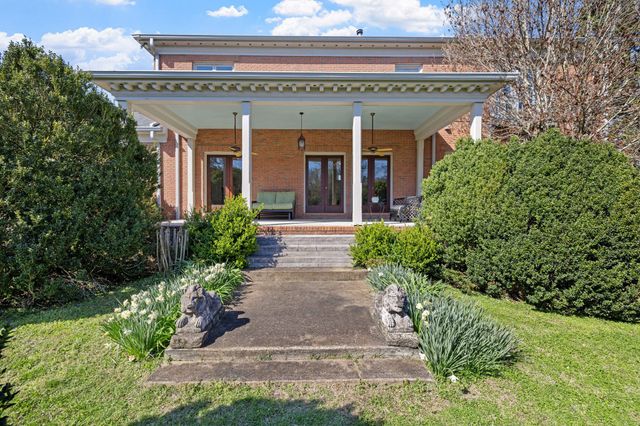 1099 E Gaines St, Lawrenceburg, TN 38464