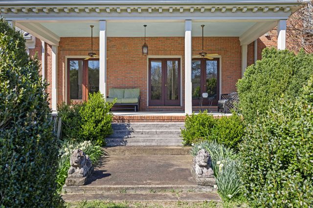 1099 E Gaines St, Lawrenceburg, TN 38464