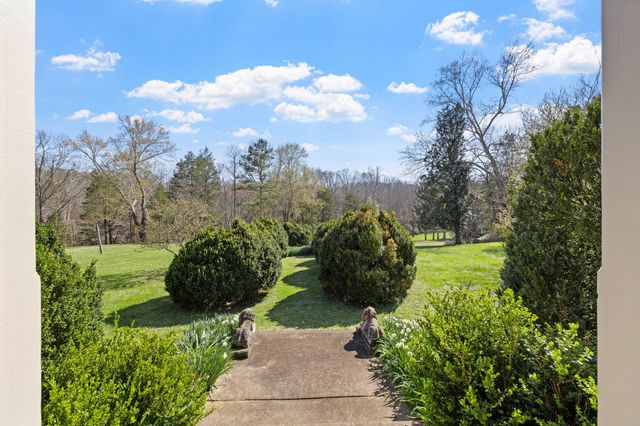 1099 E Gaines St, Lawrenceburg, TN 38464