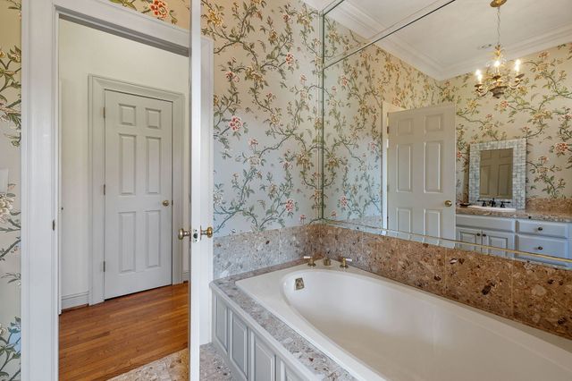 1099 E Gaines St, Lawrenceburg, TN 38464