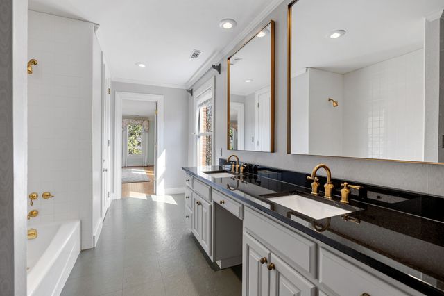 1099 E Gaines St, Lawrenceburg, TN 38464