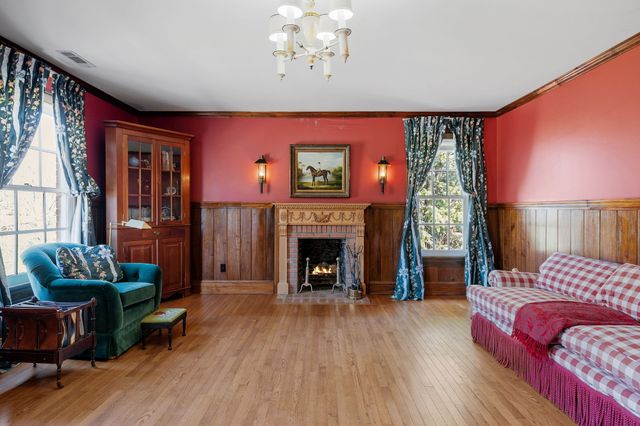 1099 E Gaines St, Lawrenceburg, TN 38464