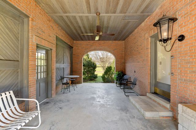 1099 E Gaines St, Lawrenceburg, TN 38464