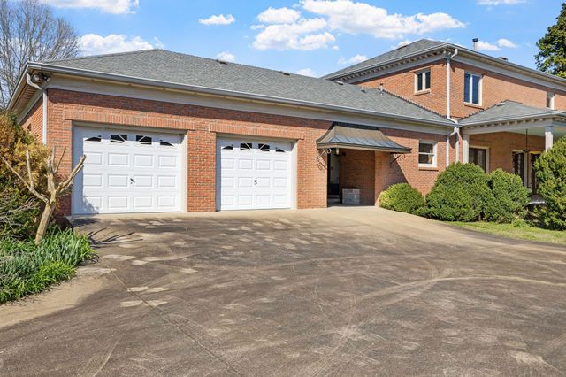 1099 E Gaines St, Lawrenceburg, TN 38464