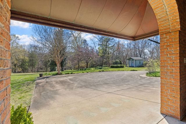 1099 E Gaines St, Lawrenceburg, TN 38464