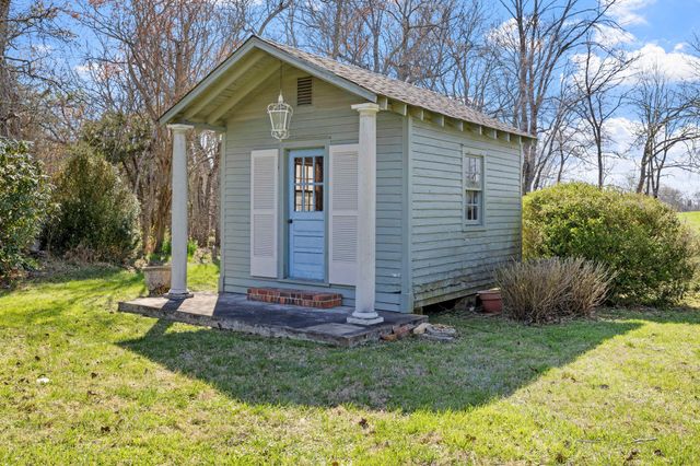1099 E Gaines St, Lawrenceburg, TN 38464
