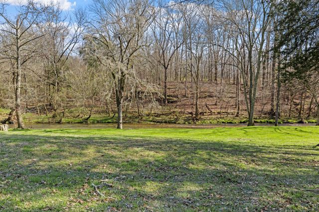 1099 E Gaines St, Lawrenceburg, TN 38464