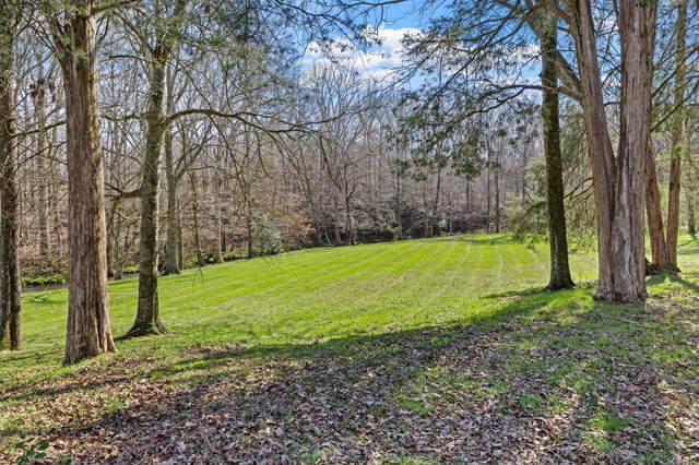 1099 E Gaines St, Lawrenceburg, TN 38464