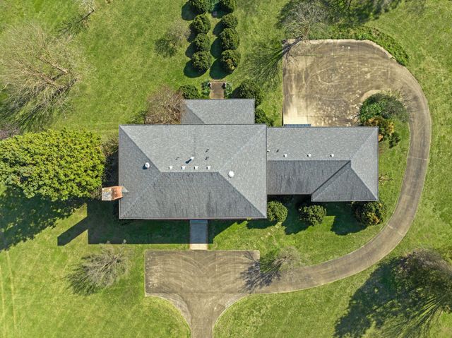 1099 E Gaines St, Lawrenceburg, TN 38464