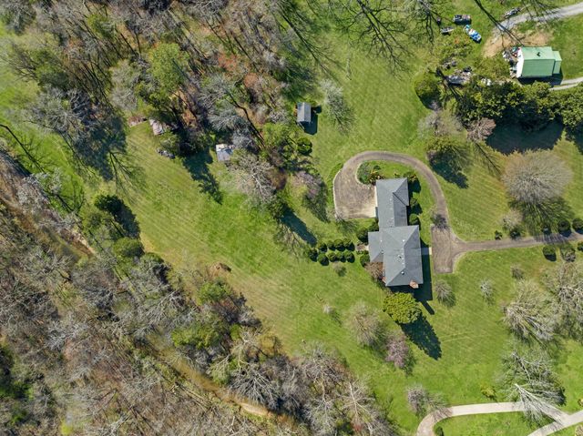 1099 E Gaines St, Lawrenceburg, TN 38464