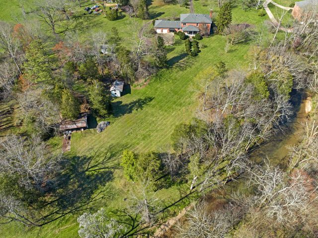 1099 E Gaines St, Lawrenceburg, TN 38464