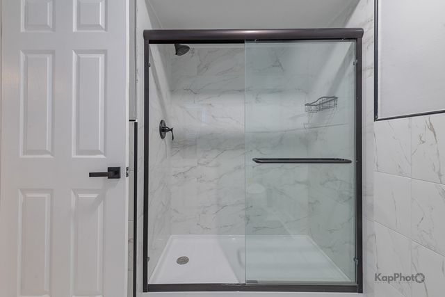 6259 W Peterson Avenue, Chicago, IL 60646