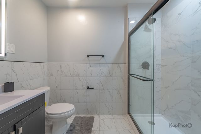 6259 W Peterson Avenue, Chicago, IL 60646