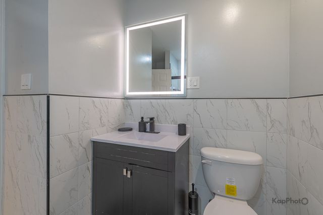 6259 W Peterson Avenue, Chicago, IL 60646