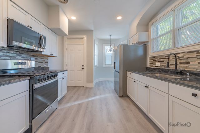 6259 W Peterson Avenue, Chicago, IL 60646