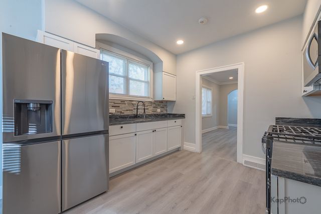 6259 W Peterson Avenue, Chicago, IL 60646