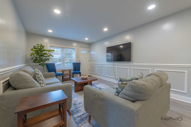 6259 W Peterson Avenue, Chicago, IL 60646