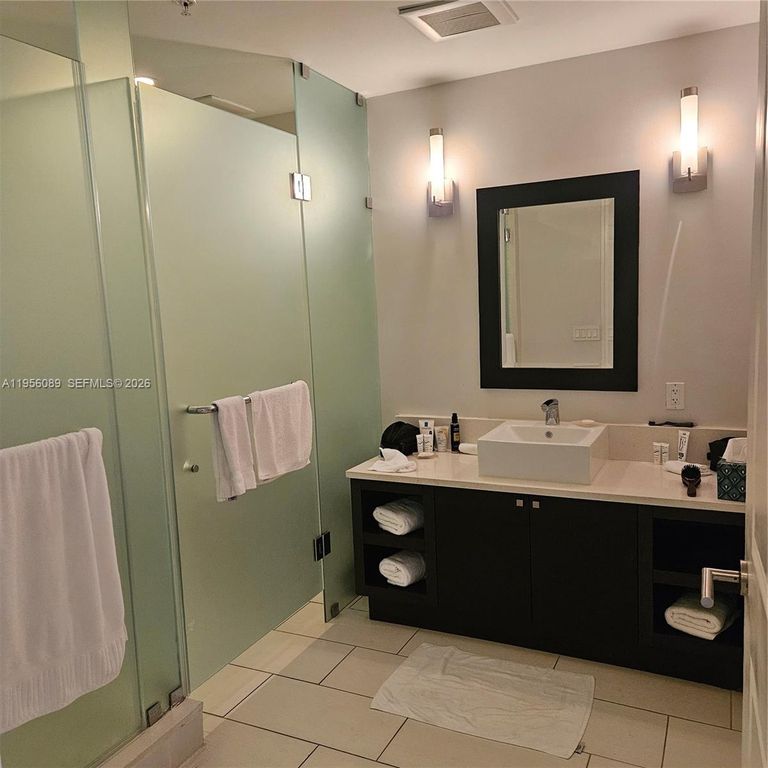 Image 11 of property listing at 5300 NW 87th Ave 1209, Doral, FL 33178