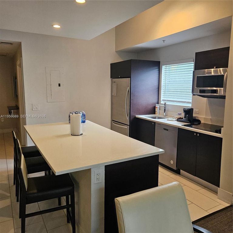 Image 7 of property listing at 5300 NW 87th Ave 1209, Doral, FL 33178
