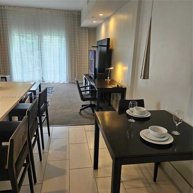 Image 8 of property listing at 5300 NW 87th Ave 1209, Doral, FL 33178