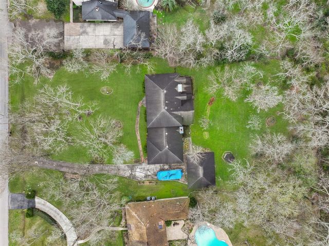903 Layfair Place, Friendswood, TX 77546