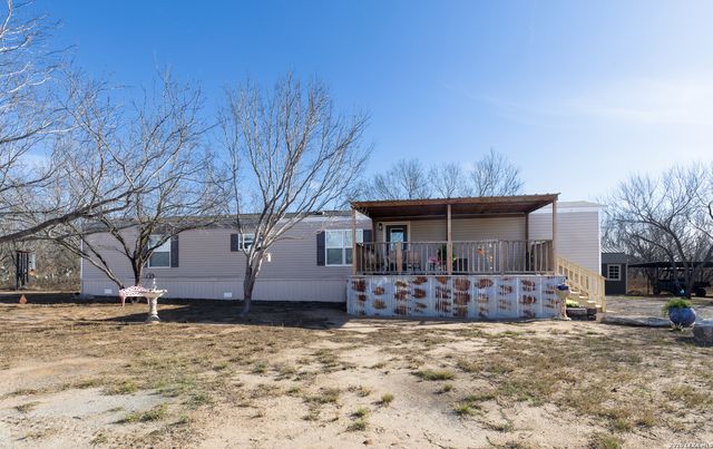 869 & 873 County Road 773, Devine, TX 78016