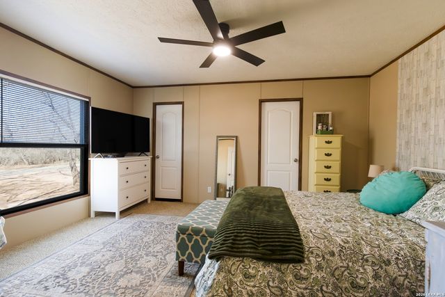 869 & 873 County Road 773, Devine, TX 78016