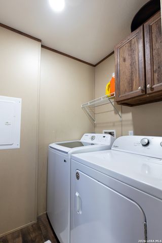 869 & 873 County Road 773, Devine, TX 78016