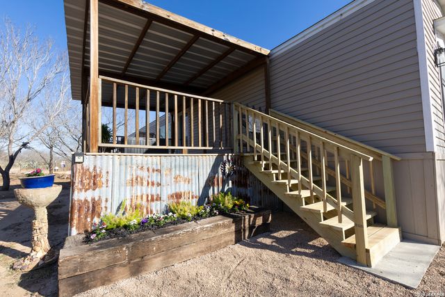 869 & 873 County Road 773, Devine, TX 78016