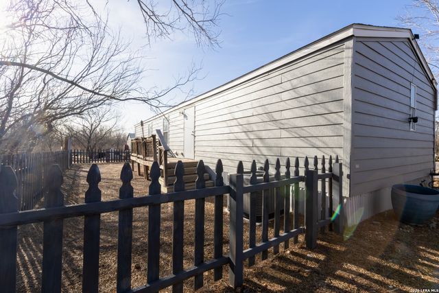 869 & 873 County Road 773, Devine, TX 78016