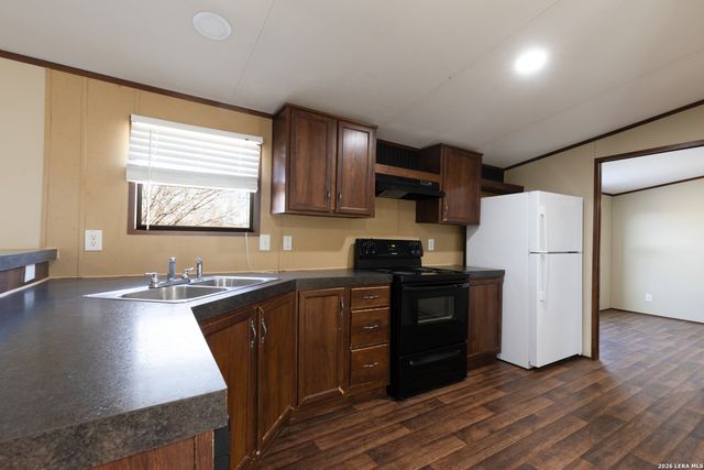 869 & 873 County Road 773, Devine, TX 78016