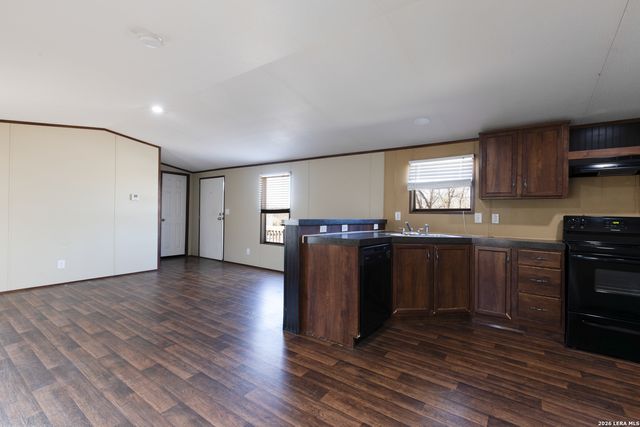 869 & 873 County Road 773, Devine, TX 78016