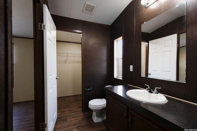 869 & 873 County Road 773, Devine, TX 78016