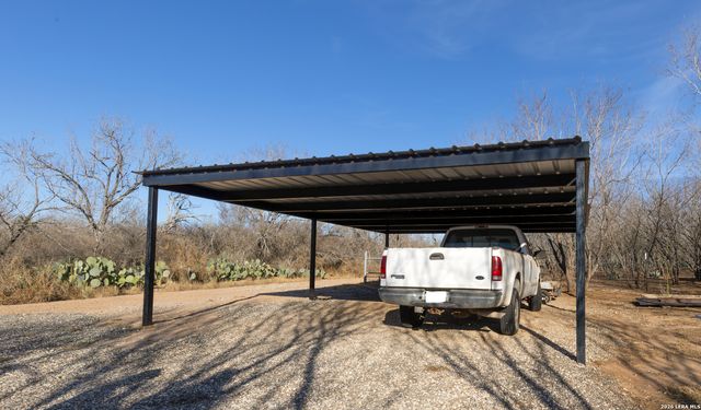 869 & 873 County Road 773, Devine, TX 78016