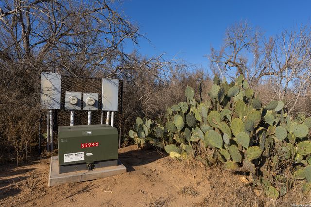 869 & 873 County Road 773, Devine, TX 78016