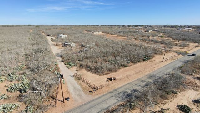 869 & 873 County Road 773, Devine, TX 78016